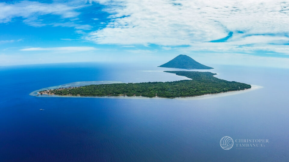 Bunaken Marine Park, North Sulawesi by Christoper Tambanua, the best north sulawesi tour organizer