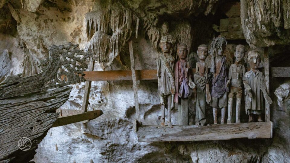 Toraja Burial Toraja Burial, South Sulawesi by Christoper Tambanua, the best sulawesi tour organizer