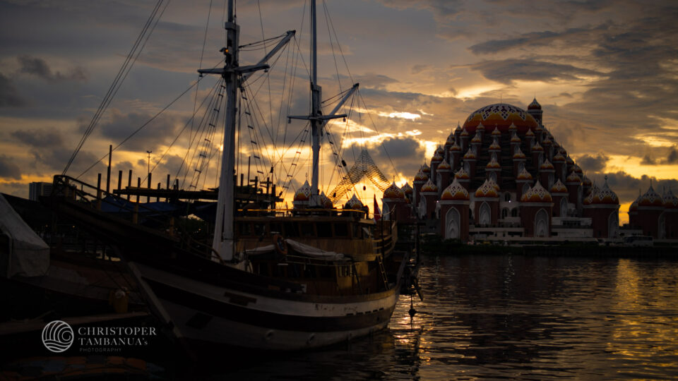 Losari Waterfront, Makassar by Christoper Tambanua, the top makassar tour organizer