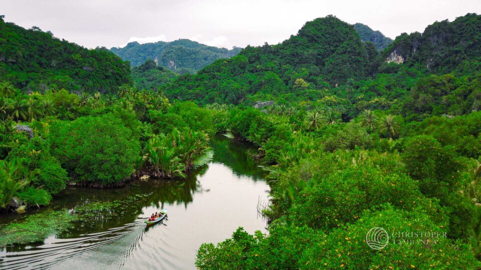 Maros-Pangkep UNESCO Geopark, South Sulawesi Maros-Pangkep UNESCO Geopark, South Sulawesi by Christoper Tambanua, the highly rated sulawesi tour organizer